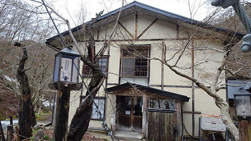 本館裏口