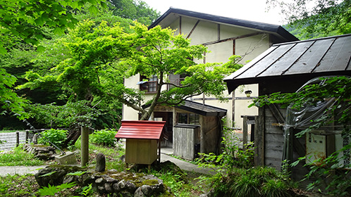 本館裏口
